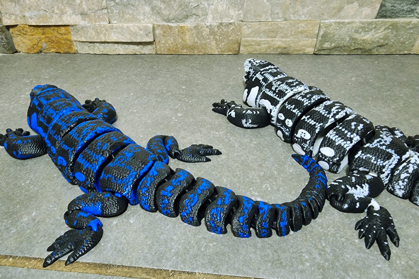 3D Printed Tegu Lizard Model – Articulated, Movable Mouth, Flexible Body – Two Sizes – Two-Tone Black