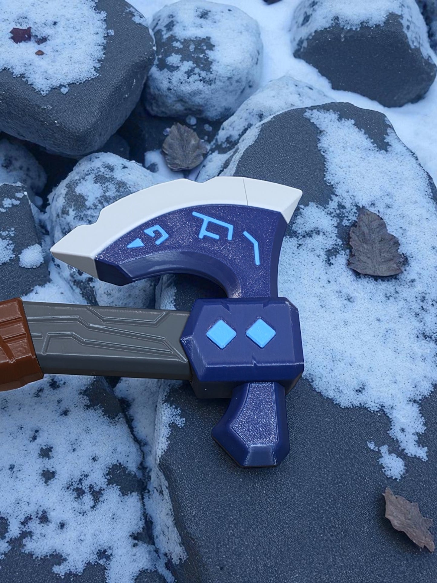 3D-Printed Frostvein Fantasy Axe Prop | Cosplay & Collectible Display