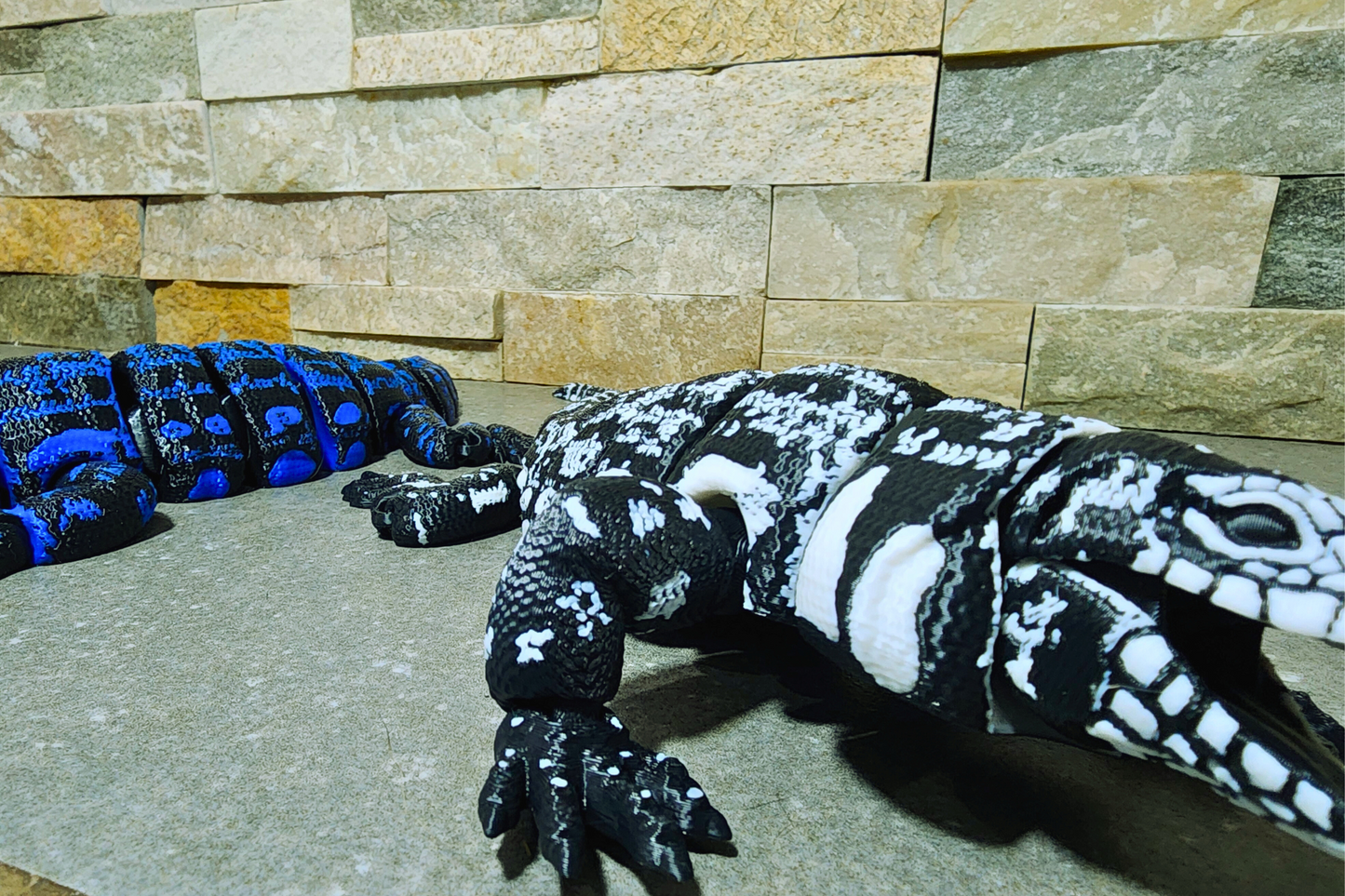 3D Printed Tegu Lizard Model – Articulated, Movable Mouth, Flexible Body – Two Sizes – Two-Tone Black