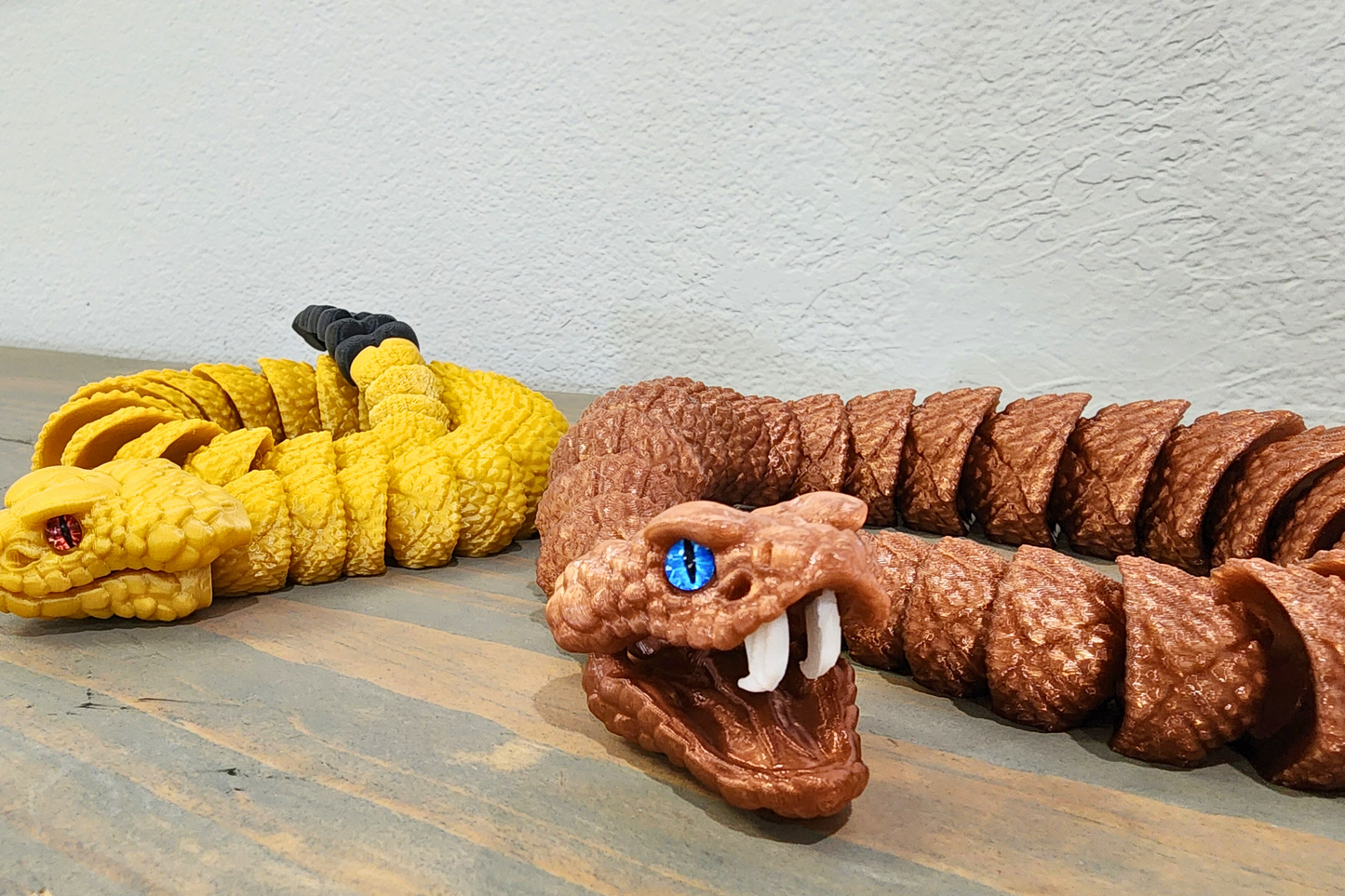 3D Printed Rattlesnake Model – 21" Long – Movable Fangs & Mouth, Flexible Body – Solid Color Snake