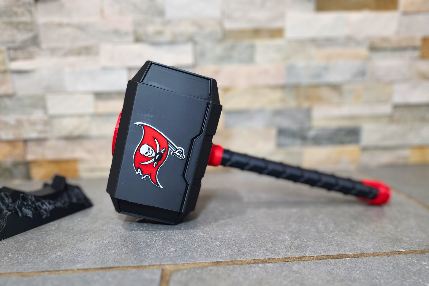 Tampa Bay Buccaneers 3D Printed Hammer – Sports Fan Decor