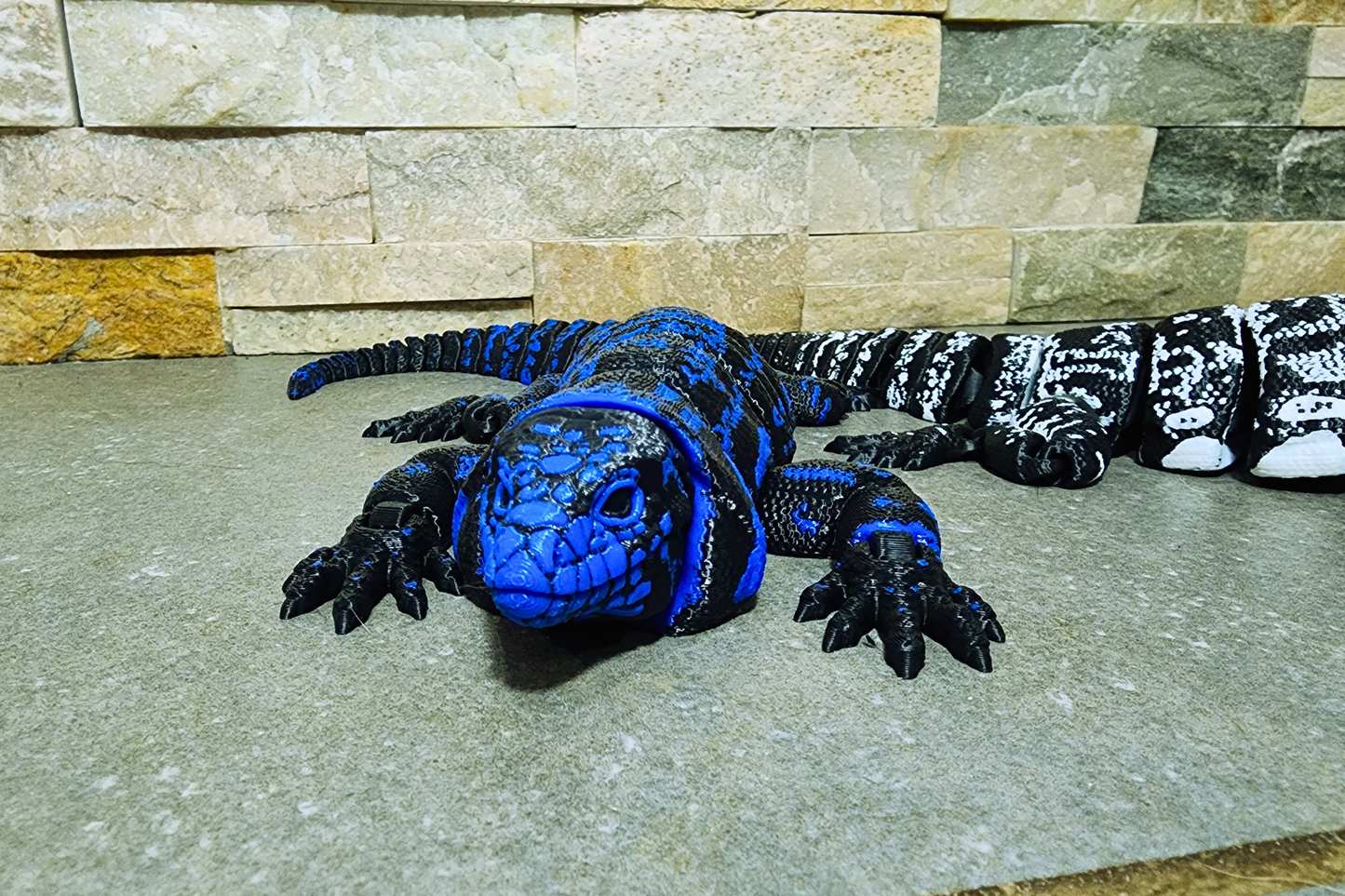 3D Printed Tegu Lizard Model – Articulated, Movable Mouth, Flexible Body – Two Sizes – Two-Tone Black