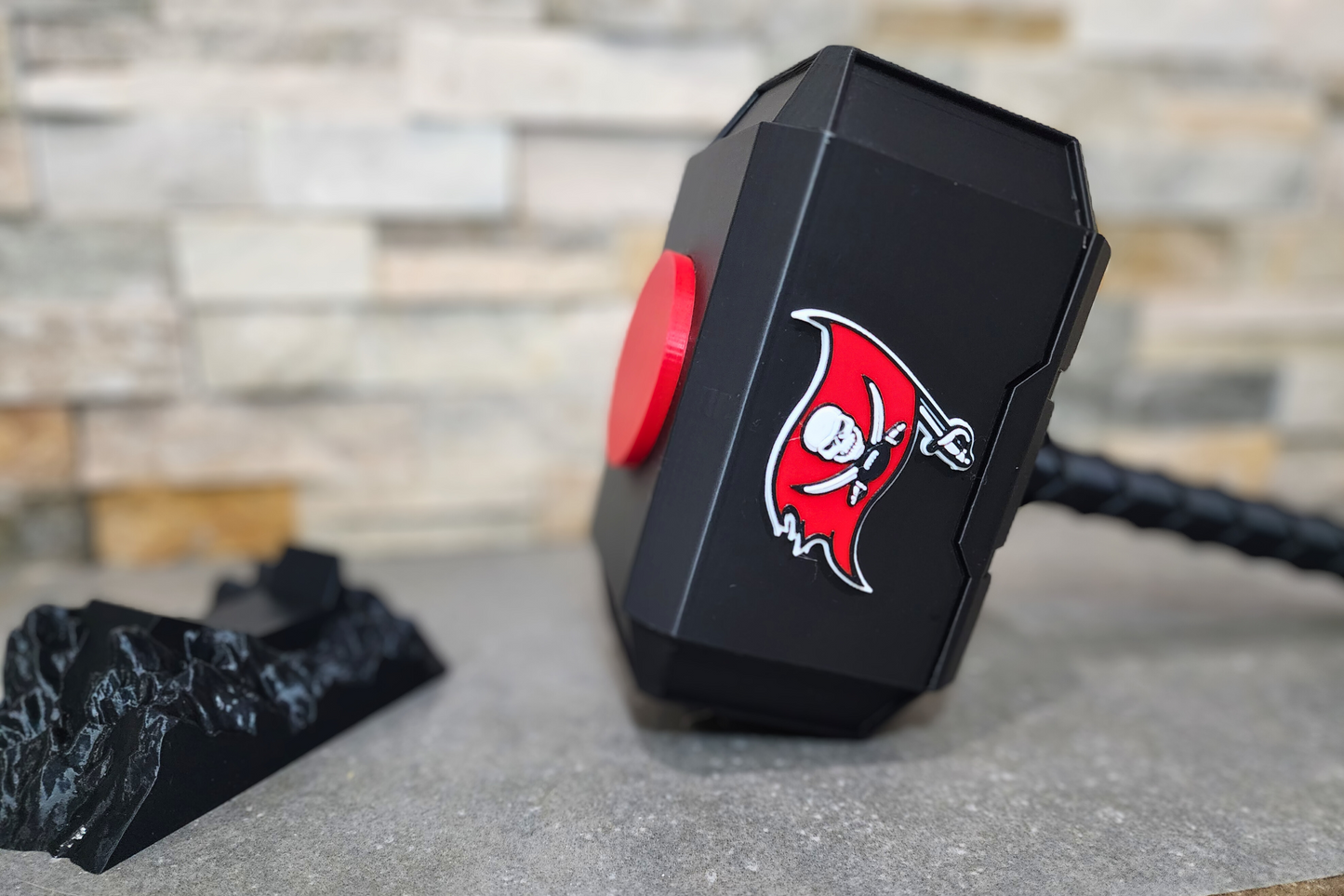 Tampa Bay Buccaneers 3D Printed Hammer – Sports Fan Decor