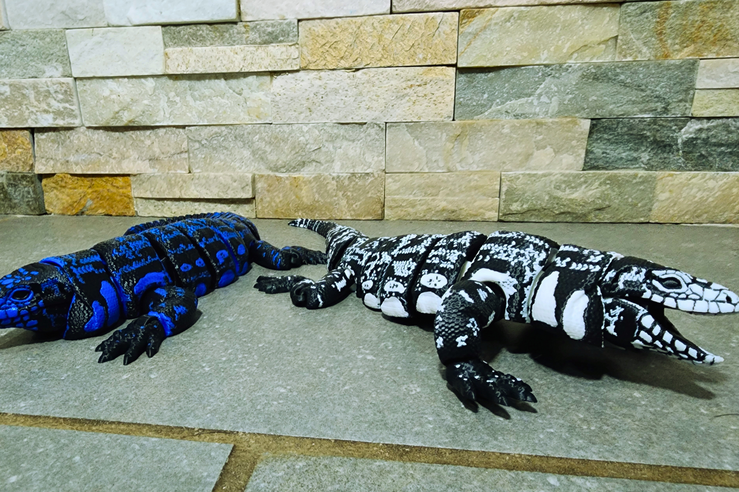 3D Printed Tegu Lizard Model – Articulated, Movable Mouth, Flexible Body – Two Sizes – Two-Tone Black