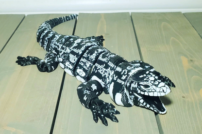 3D Printed Tegu Lizard Model – Articulated, Movable Mouth, Flexible Body – Two Sizes – Two-Tone Black